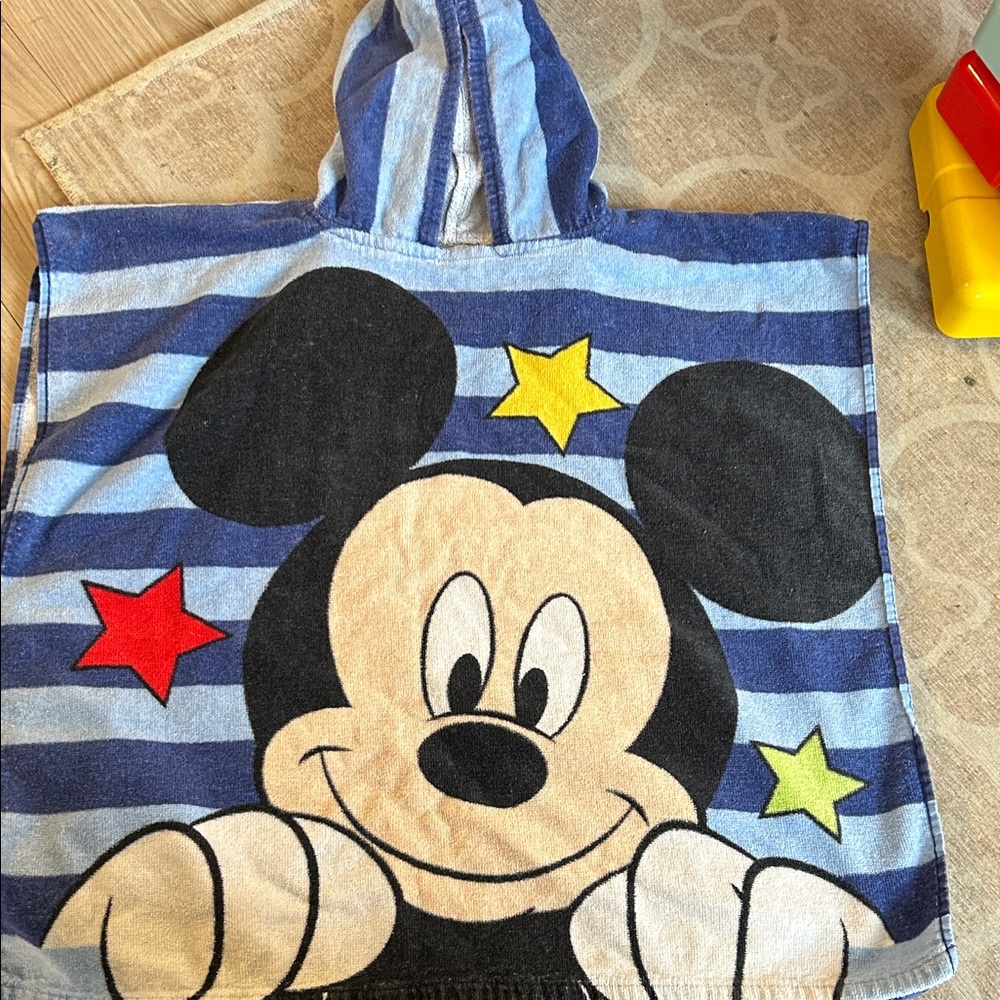 Disney Mickey Mouse hoodie towel for boys EUC